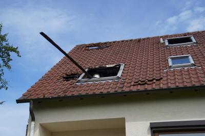 Dachgeschoss brennt voellig aus in Bad Liebenzell  Unterlengenhardt